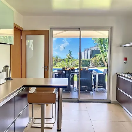 Ravenala - By Lovelystay פונשל