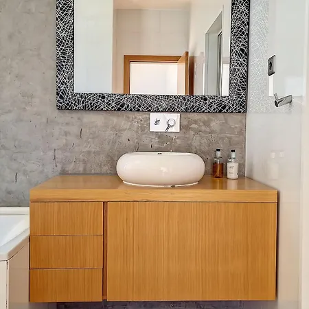 Willa Ravenala - By Lovelystay Funchal (Madeira)