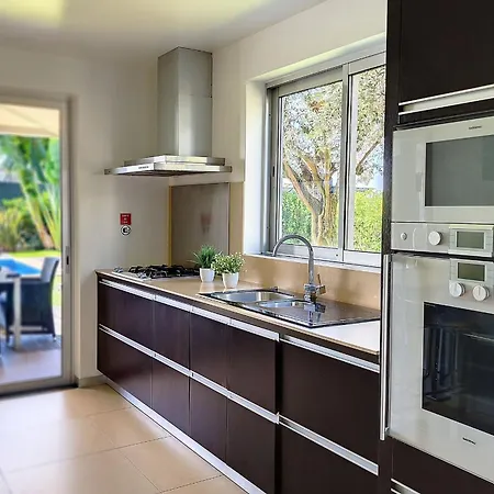 Ravenala - By Lovelystay פונשל